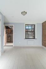 221 E 11th St, Unit GA in New York, NY - Foto de edificio - Building Photo