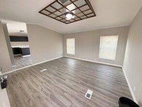 4916 Brown Station Rd in Columbia, MO - Foto de edificio - Building Photo