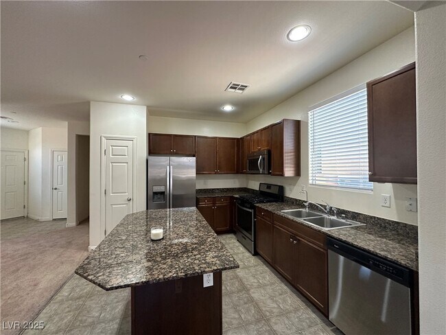 1033 Pebble Lake St in Henderson, NV - Building Photo - Building Photo