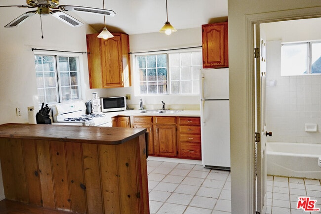 1675 Happy Trail in Topanga, CA - Building Photo - Building Photo