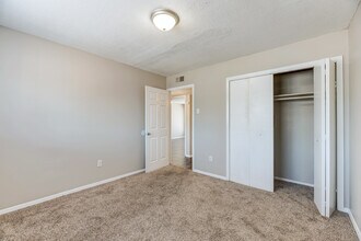 Cherry Creek Apartments in Memphis, TN - Foto de edificio - Building Photo