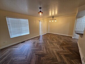 1000 E Bluffview in Washington, UT - Foto de edificio - Building Photo