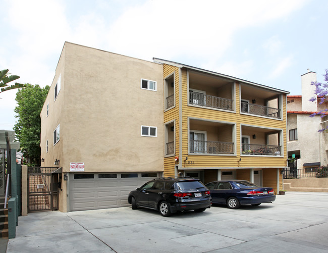 551 W Stocker St in Glendale, CA - Foto de edificio - Building Photo