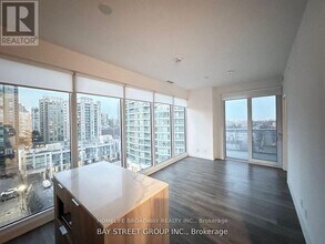 15 Holmes Ave in Toronto, ON - Building Photo - Building Photo