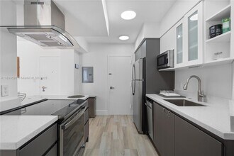 300 Bayview Dr, Unit 1510 in Sunny Isles Beach, FL - Building Photo - Building Photo
