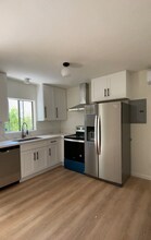 2117 Aaron St-Unit -14 in Los Angeles, CA - Foto de edificio - Building Photo