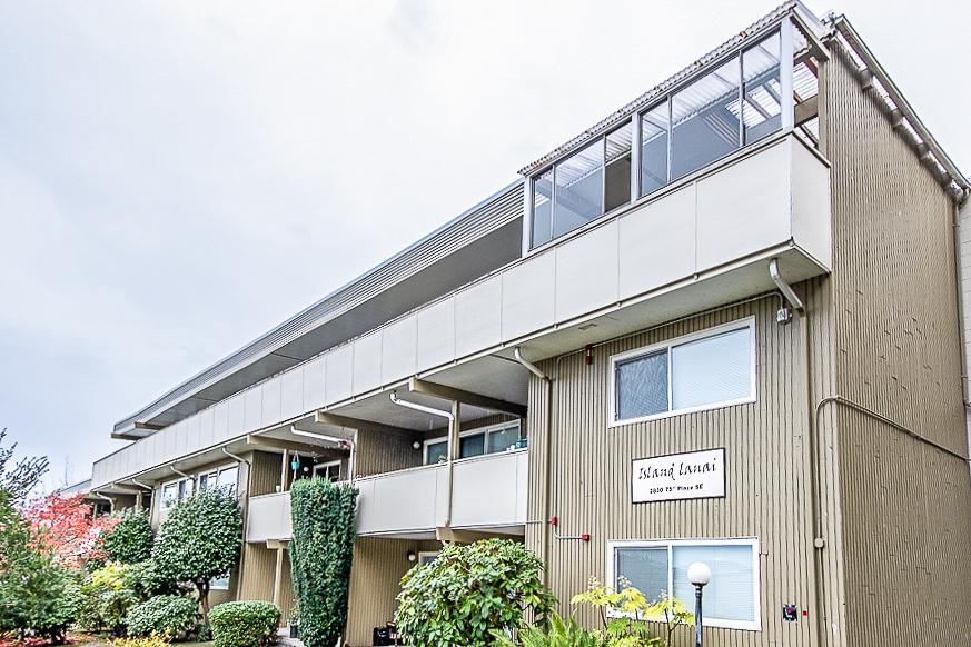 Island Lanai Apartments in Mercer Island, WA - Building Photo