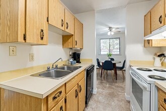 Hudson Court in Edmonton, AB - Building Photo - Building Photo