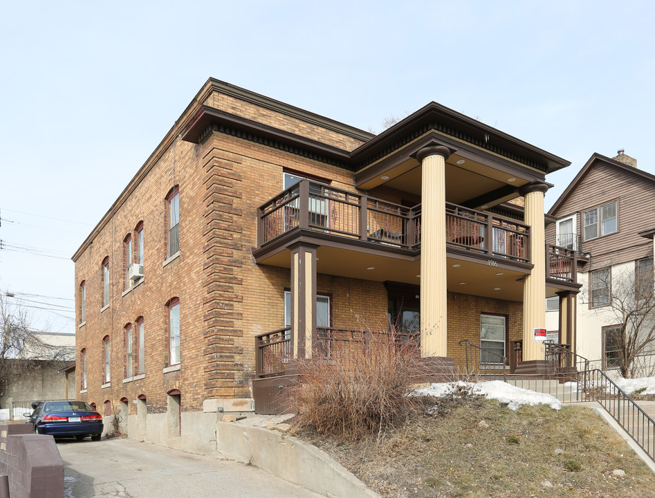 1916 Hennepin Ave in Minneapolis, MN - Building Photo