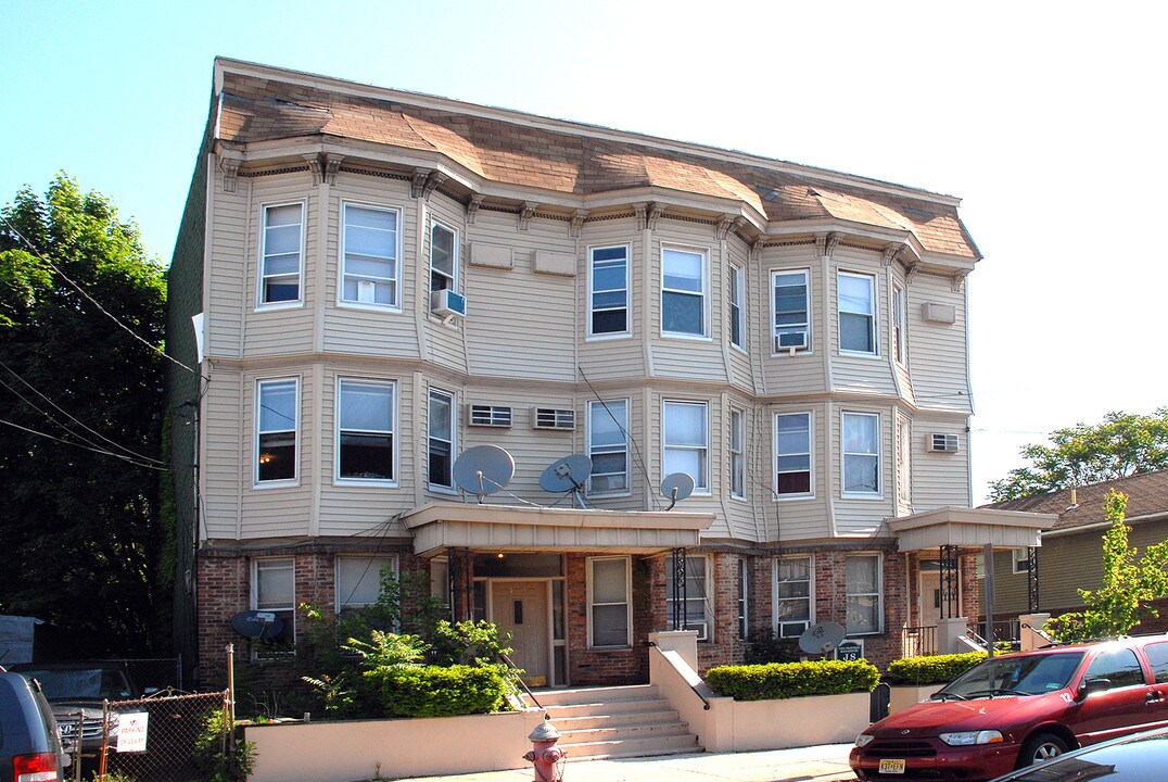 14-16 Berkeley Pl in Jersey City, NJ - Building Photo