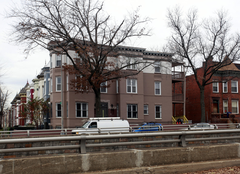 2000 N Capitol St NW in Washington, DC - Building Photo