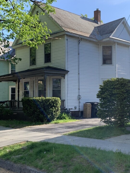 16 Booth St in Burlington, VT - Building Photo