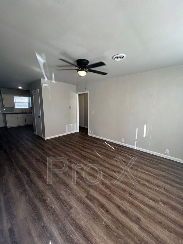 704 W Oak St in Rogers, AR - Building Photo - Building Photo