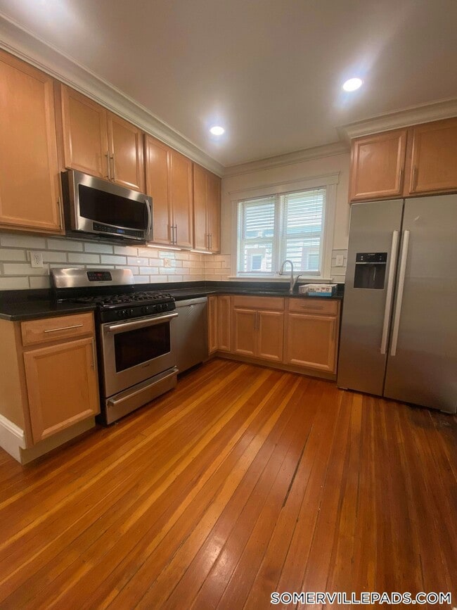 65 Conwell Ave, Unit 1 in Somerville, MA - Building Photo - Building Photo