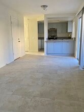 809 W Duarte Rd, Unit C in Monrovia, CA - Building Photo - Building Photo