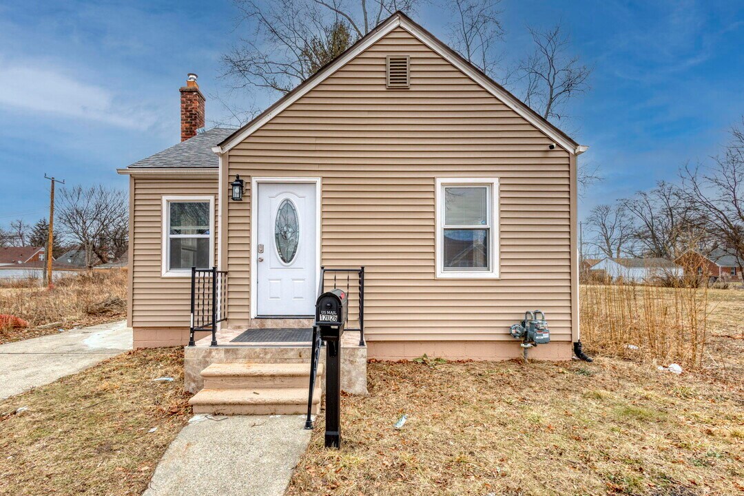 12026 Wayburn St in Detroit, MI - Building Photo
