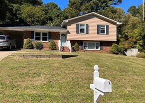2400 Lawrence Dr in Raleigh, NC - Building Photo