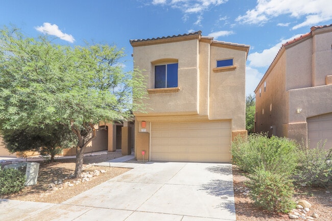 2262 W Night Air Ln in Tucson, AZ - Building Photo - Building Photo