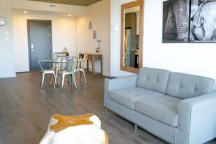 11201 Boul Cavendish in Montréal, QC - Building Photo