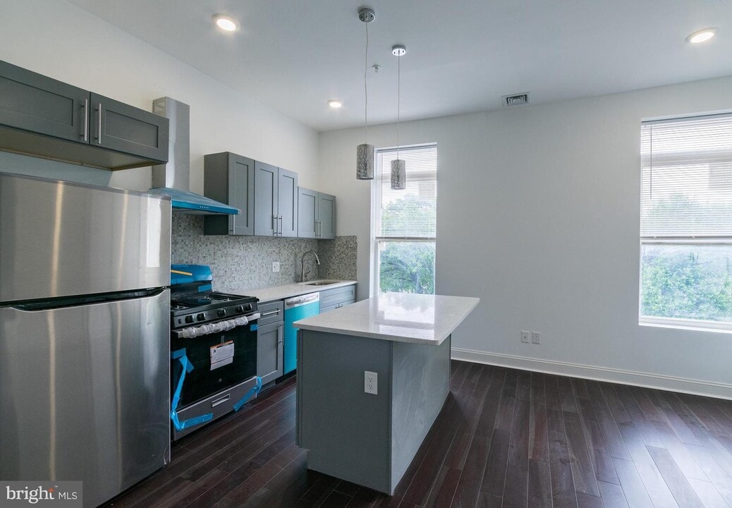 1635 W Girard Ave Photo