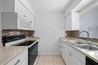 2757 Hidden Lake Blvd in Sarasota, FL - Building Photo - Building Photo