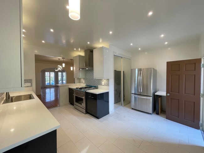 1035 Meadowbrook Ave in Los Angeles, CA - Building Photo - Building Photo