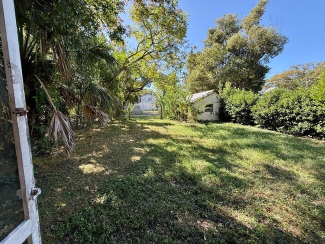 5205 9th St in Zephyrhills, FL - Building Photo - Building Photo