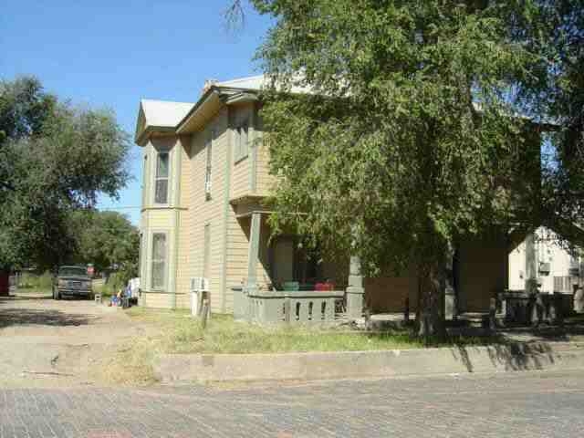 611 Garden City Ave in Garden City, KS - Building Photo