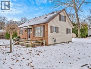 1255 Mayfair Ave in Lasalle, ON - Building Photo - Building Photo