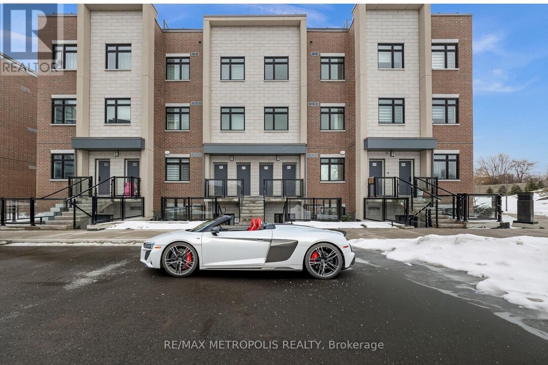 1115 Douglas McCurdy Cmn in Mississauga, ON - Building Photo