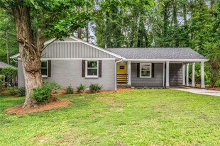 1774 Laurelwood Dr SW in Atlanta, GA - Building Photo
