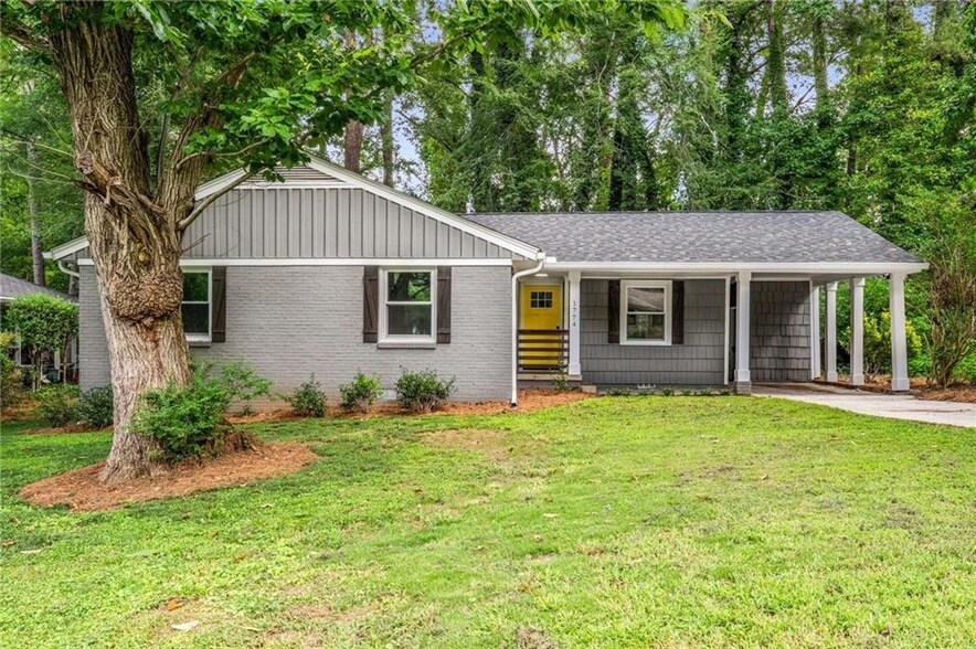 1774 Laurelwood Dr SW in Atlanta, GA - Foto de edificio