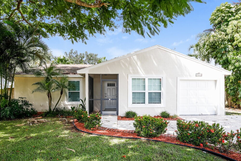 10683 Aquarius Ln in Royal Palm Beach, FL - Building Photo
