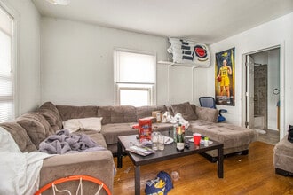 927 S Division St in Ann Arbor, MI - Foto de edificio - Building Photo