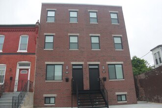 409 Budd St in Philadelphia, PA - Building Photo - Building Photo