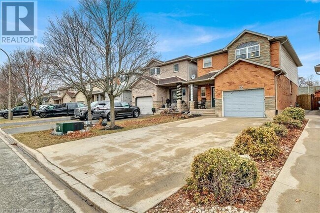 45 Kendrick Ct in Hamilton, ON - Building Photo - Building Photo