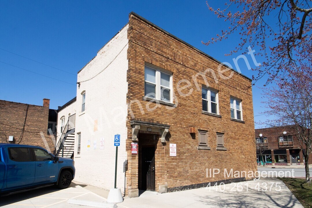 2006 Wyandotte Ave in Lakewood, OH - Building Photo