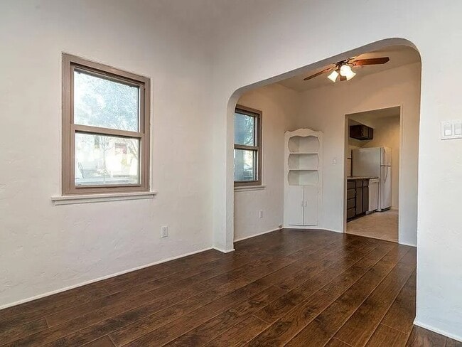 property at 302 W Mariposa Ave