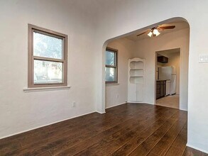 302 W Mariposa Ave in El Segundo, CA - Building Photo - Building Photo