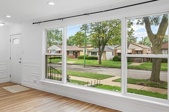 4543 S Leclaire Ave in Chicago, IL - Building Photo - Building Photo