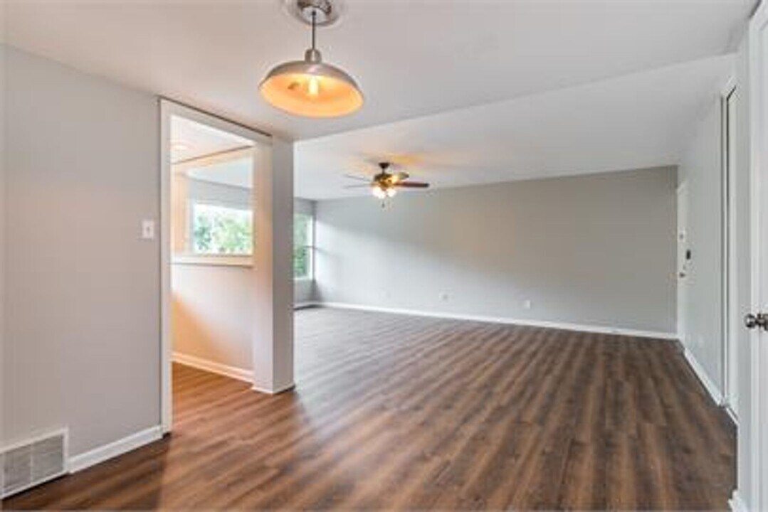 2505 Brownsboro Rd in Louisville, KY - Building Photo