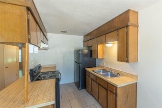 705 North St in Weatherford, TX - Building Photo - Building Photo
