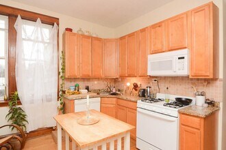 2312 W Iowa St, Unit F4 in Chicago, IL - Building Photo - Building Photo