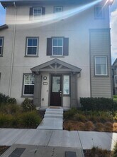 37734 Bay Breeze St in Newark, CA - Foto de edificio - Building Photo