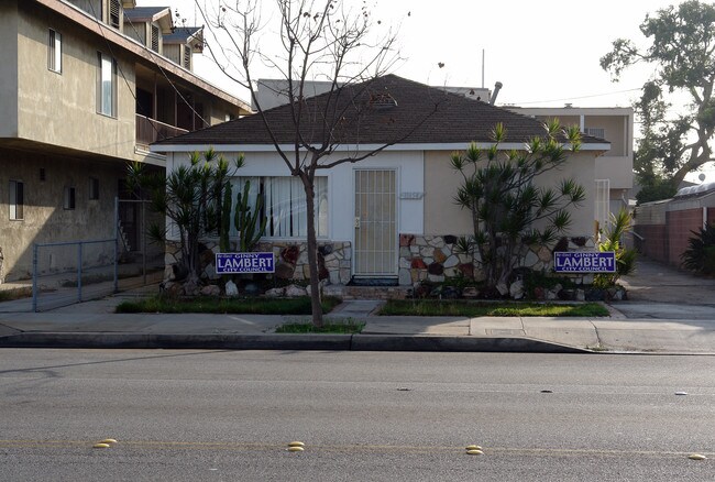 11854-11856 Inglewood Ave in Hawthorne, CA - Foto de edificio - Building Photo