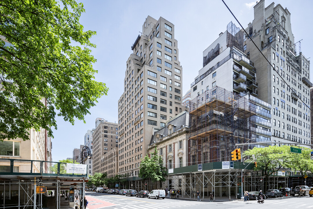 1049 Fifth Ave in New York, NY - Building Photo