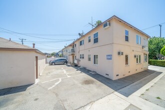 12727 Oxnard St in North Hollywood, CA - Building Photo - Building Photo