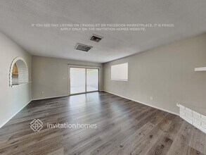 1624 W Behrend Dr, Unit 8C in Phoenix, AZ - Foto de edificio - Building Photo