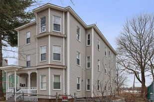 62 Lakewood St in Worcester, MA - Building Photo
