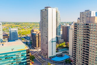 Calgary Place Apartments in Calgary, AB - Building Photo - Building Photo